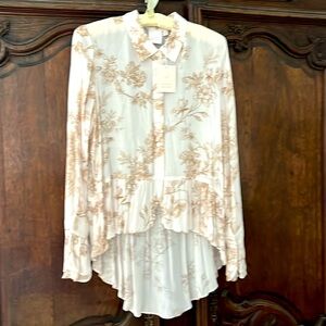 🤍Beautiful Blouse NWT